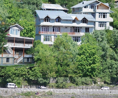 Hotel Manali Continental